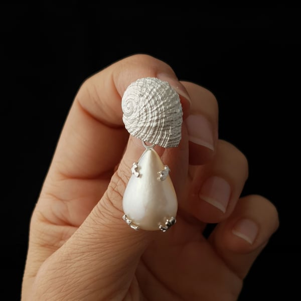 Handmade brooch with pearl and seashell