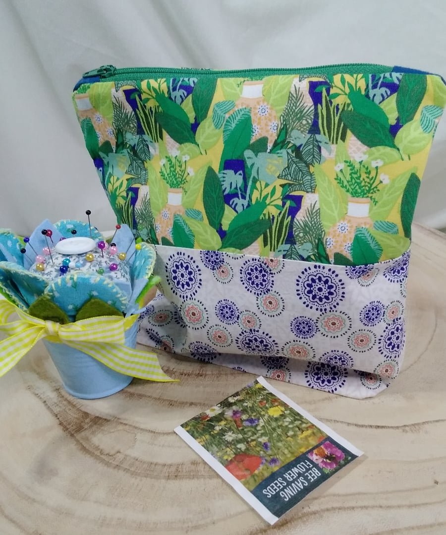 Zipped pouch foliage theme