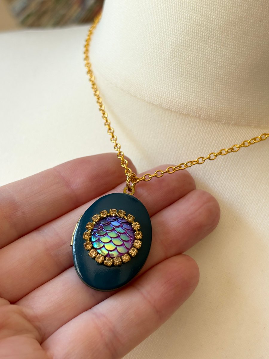 Vintage Enamel Oval Mermaid Locket 