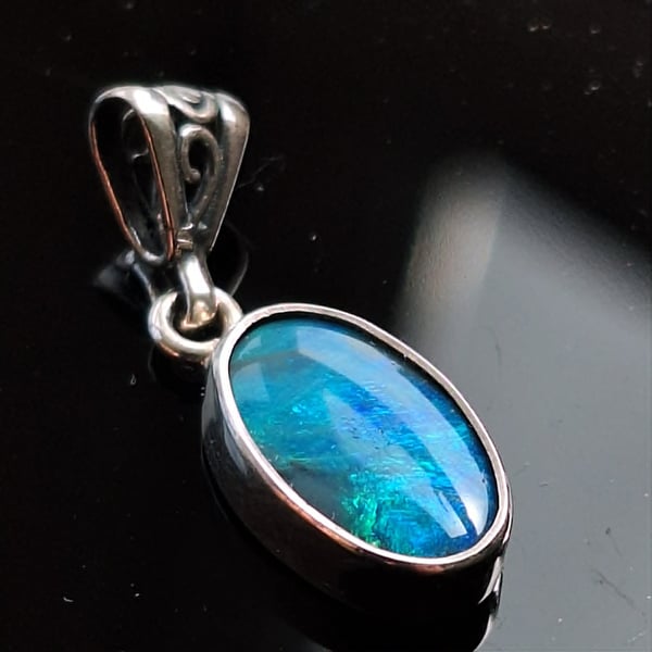 14mm x 9mm Lightning Ridge opal doublet pendant