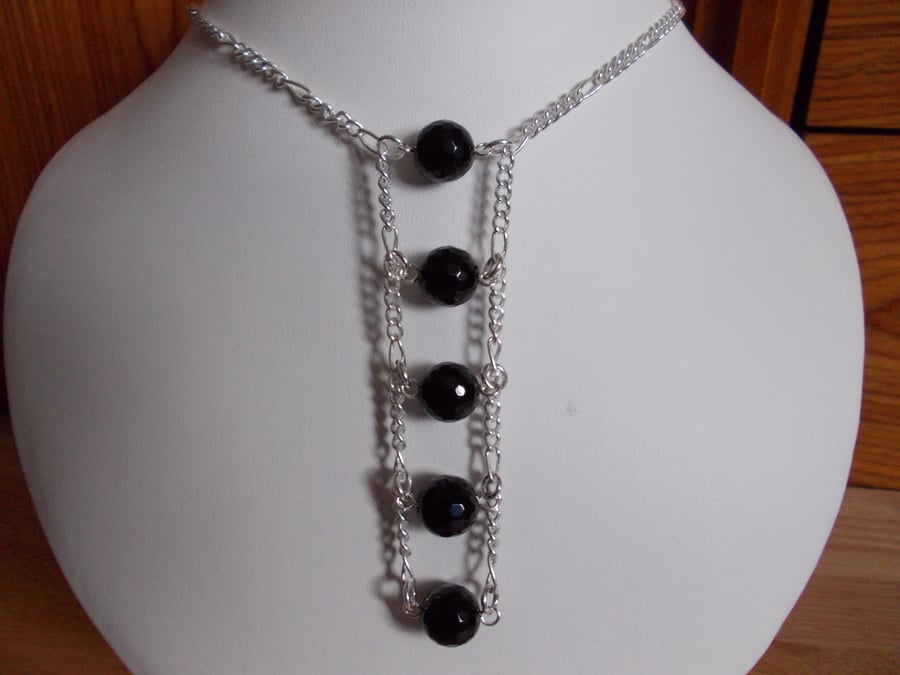 Black agate and chain pendant necklace