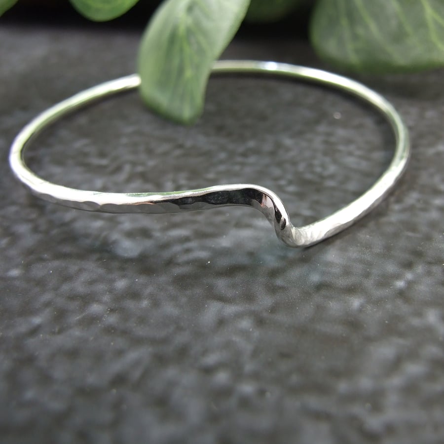 Sterling Silver Oval Hammered Twist Bangle 