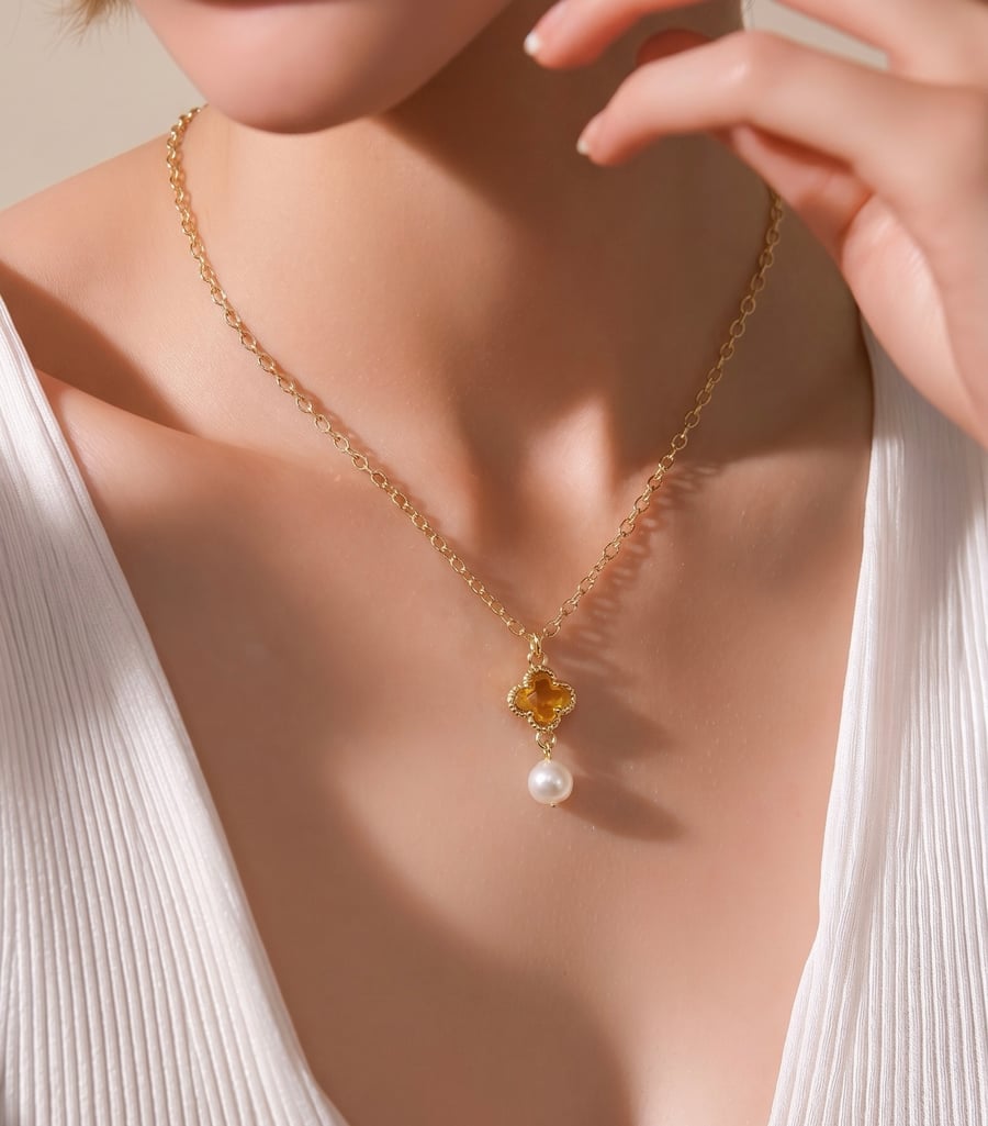 Four leaf Clover and Pearl Pendant Necklace - Gold Plated 