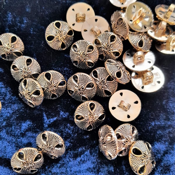 18mm gold ornate shank buttons