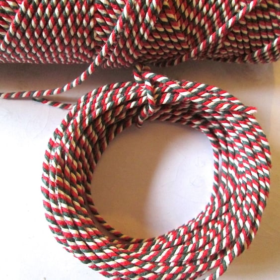 10metres of 2mm  Red, Green and White Tri-colour Bakers twine 