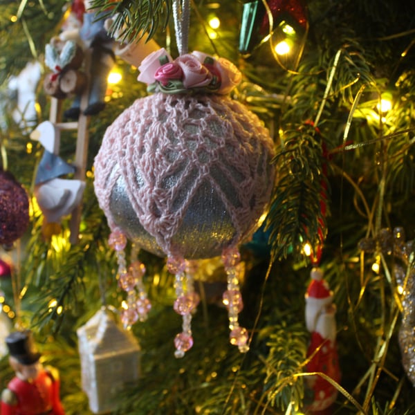 Christmas bauble silver and pale pink crochet lace vintage style, M4