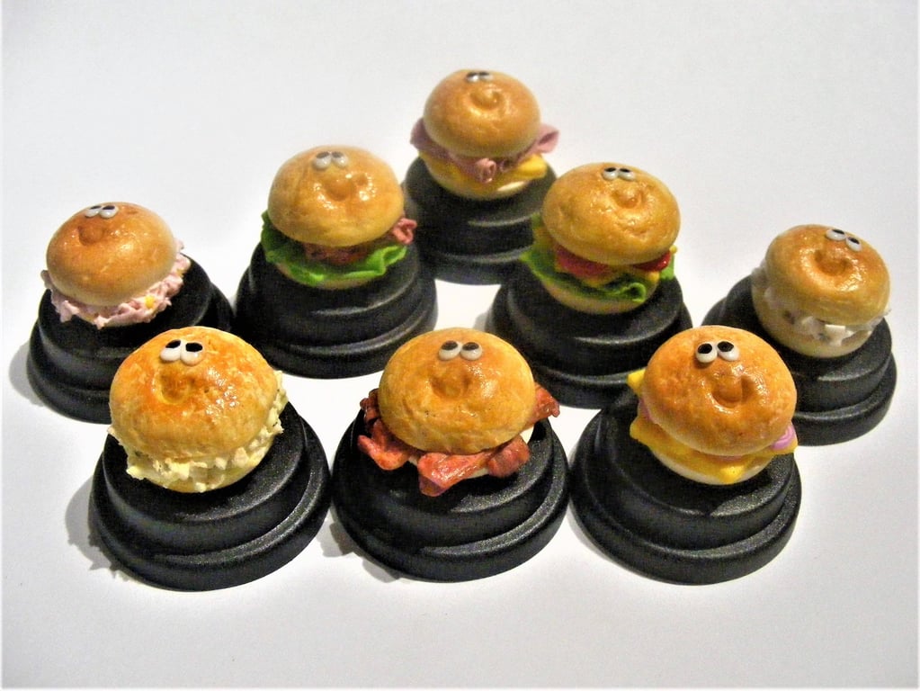 Pet Bacon roll Chicken mayo Ham cheese Tuna Cheese tomato Egg onion Cheese onion