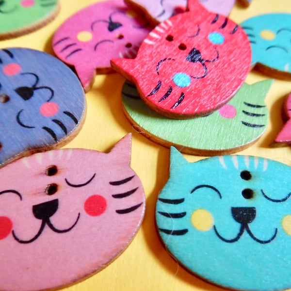 8 x Large Cat head Shape Wood Patterned Buttons  2 holes