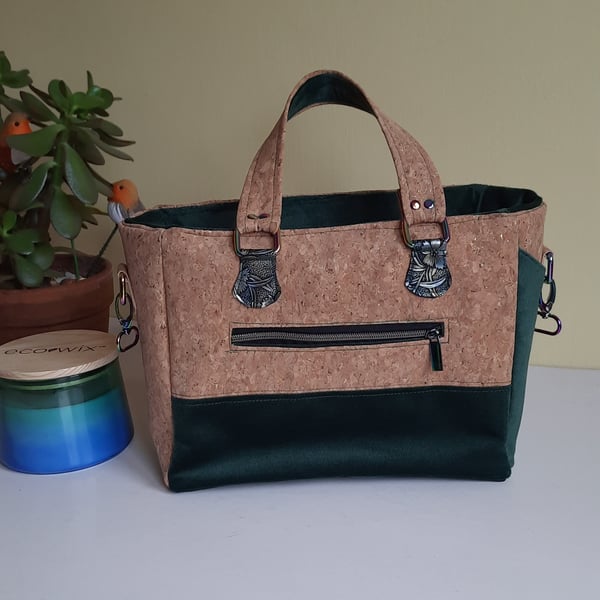 The chameleon, cork handbag