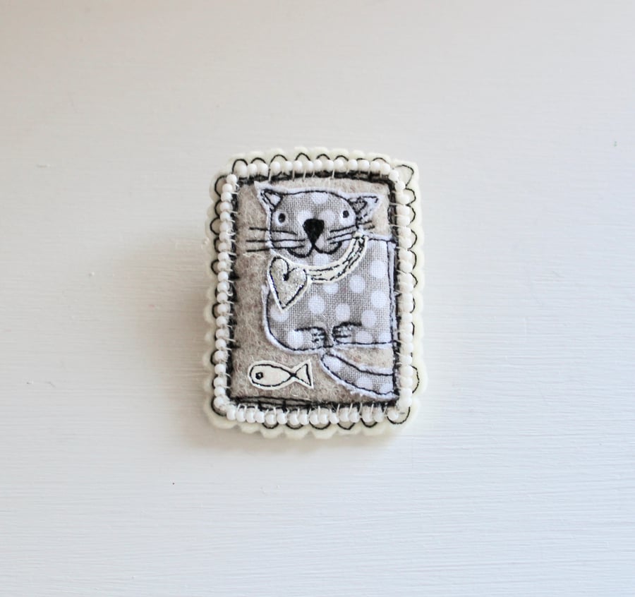 'Little Cat with a Fishy' - Brooch