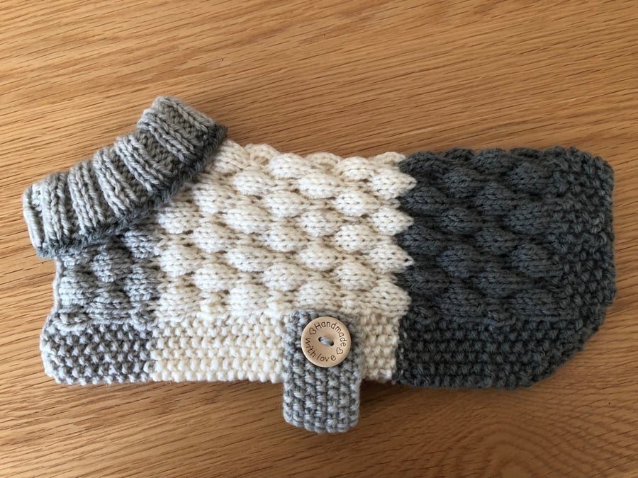 Knitted Small Dog Coat In An Aran Ombre Yarn With Tones Of Grey (R844)
