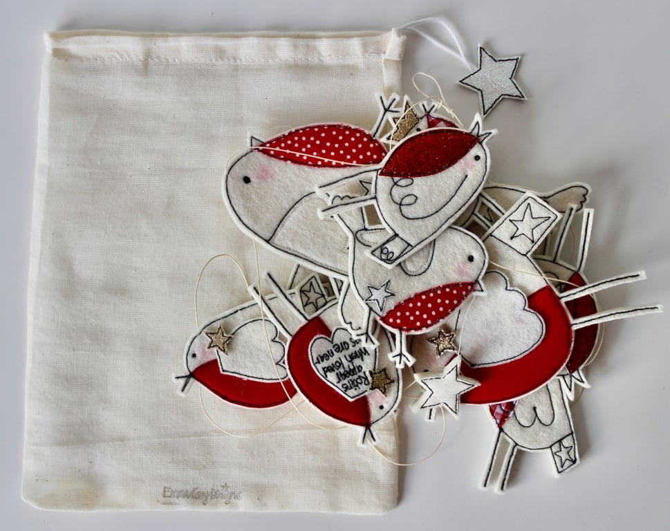 'Robin Garland' - Hanging Decoration
