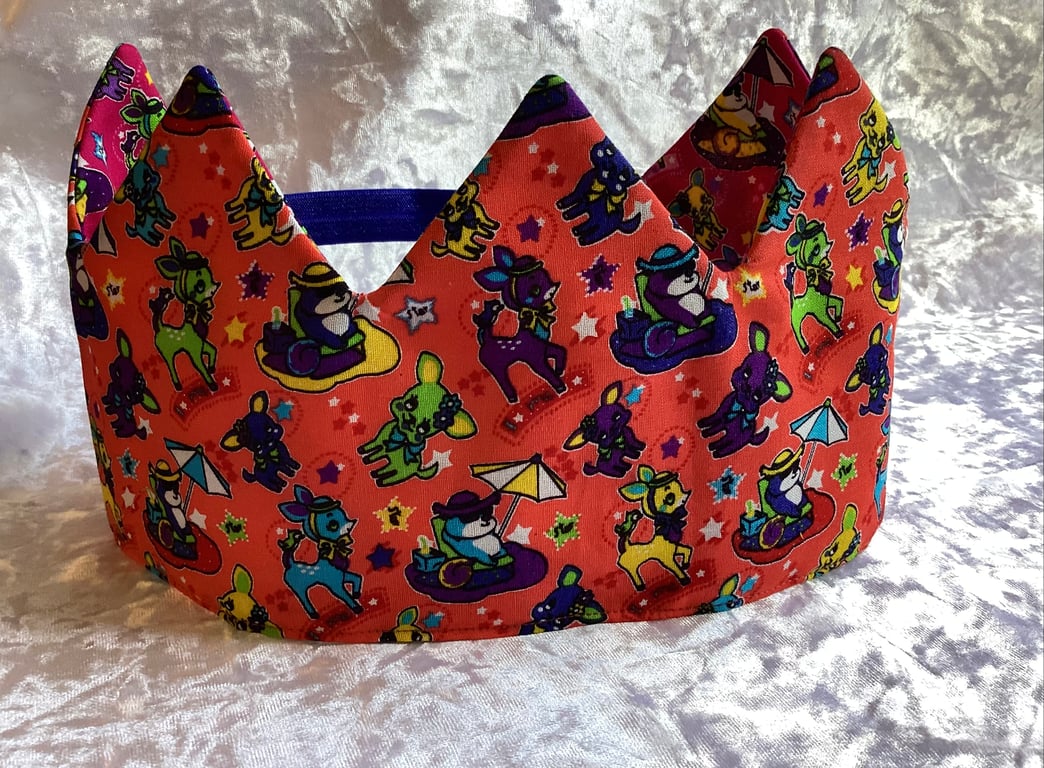 Fabric crown, elasticated crown, soft crown.