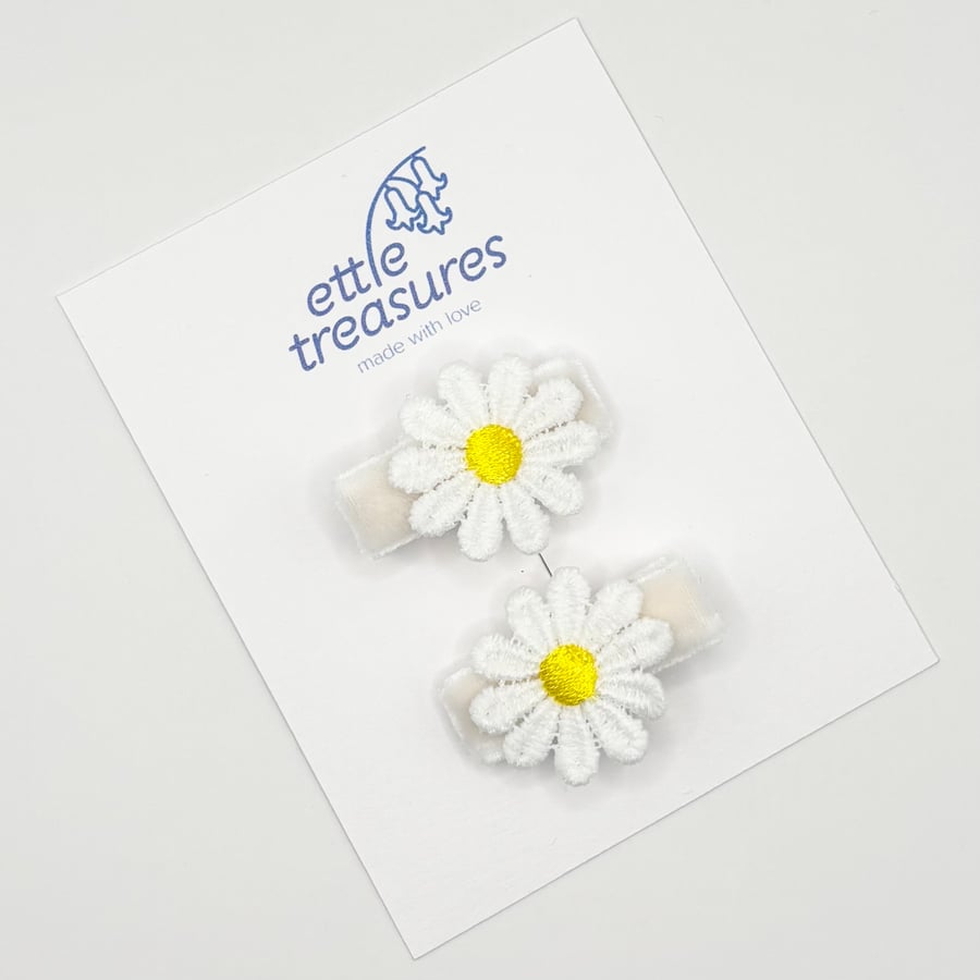 Baby Daisy lined hair clips 