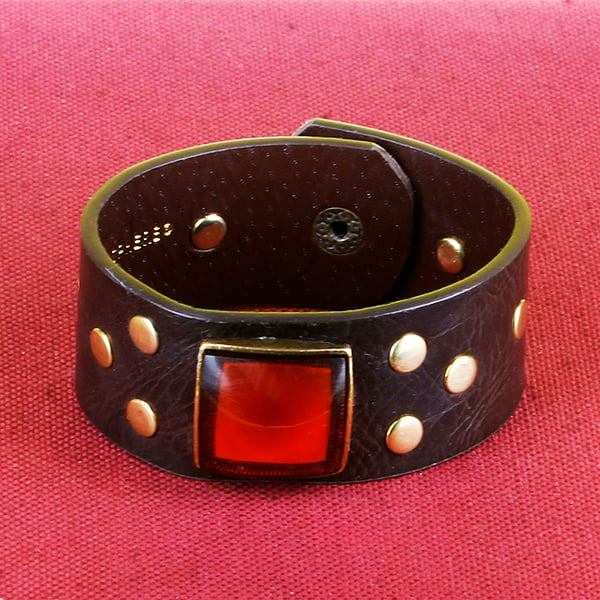 16 - STUDDED LEATHER BRACELET WITH CENTRAL FEATURE