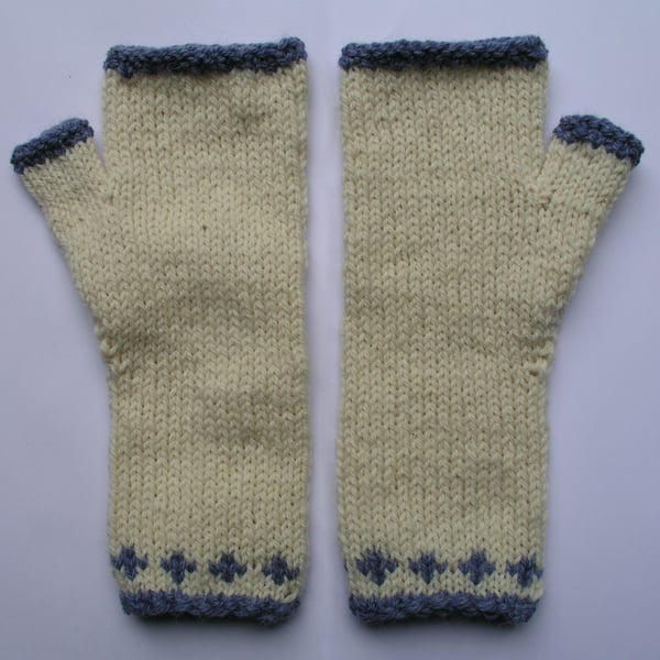 Seconds Sunday Wrist warmers Fingerless gloves