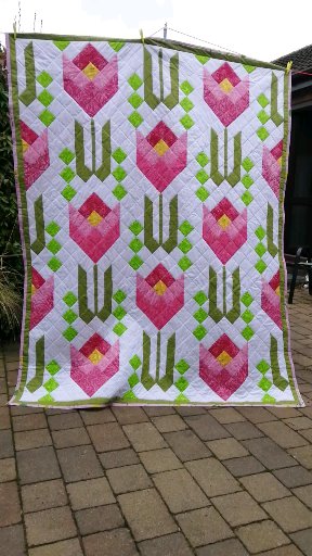 Tulip Quilt Handmade Patchwork Quilt by Diane Davis 60" X 75" 153cm X 190cm