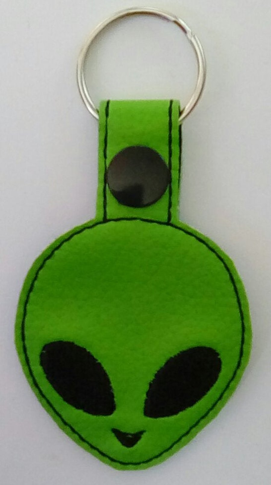 688. Alien head keyring.