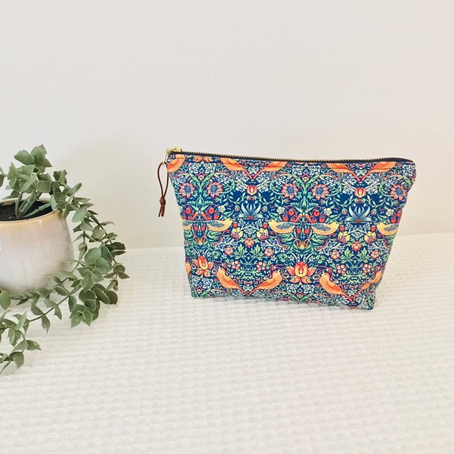  William Morris Design Make Up Pouch With Water Resistant Lining