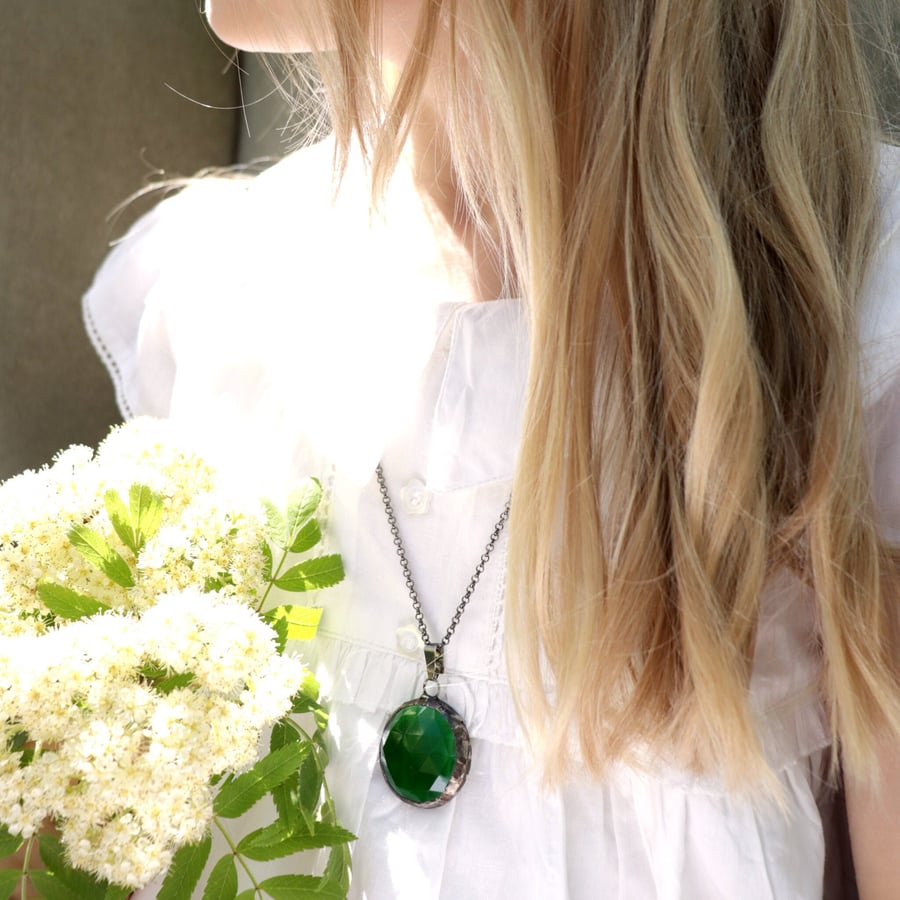 Emerald glass necklace, Art Deco faceted emerald stained glass Necklace