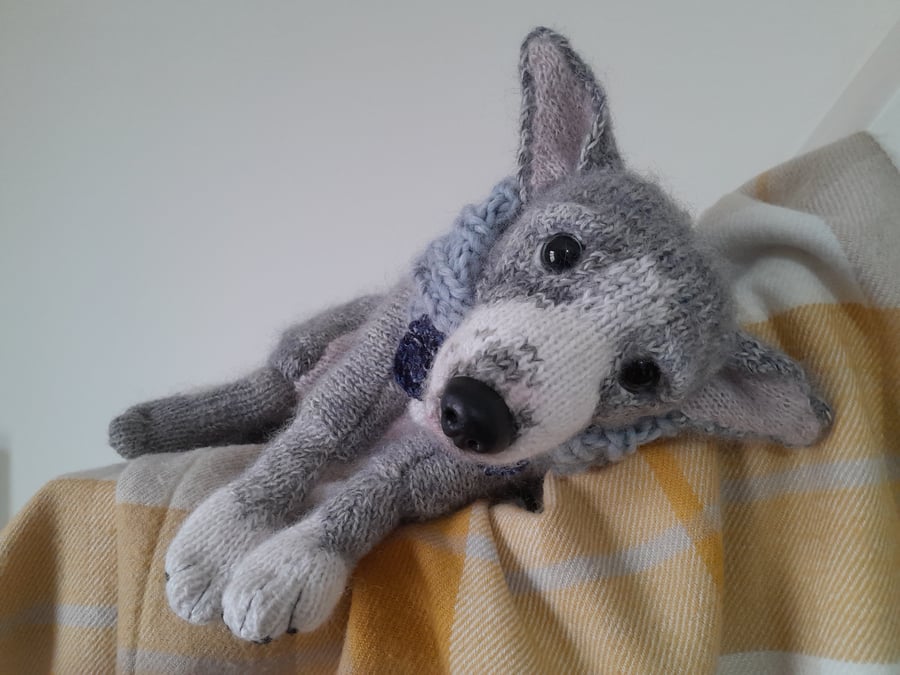 Grey Brindle Whippet Puppy, dotpebblesknits Design. 
