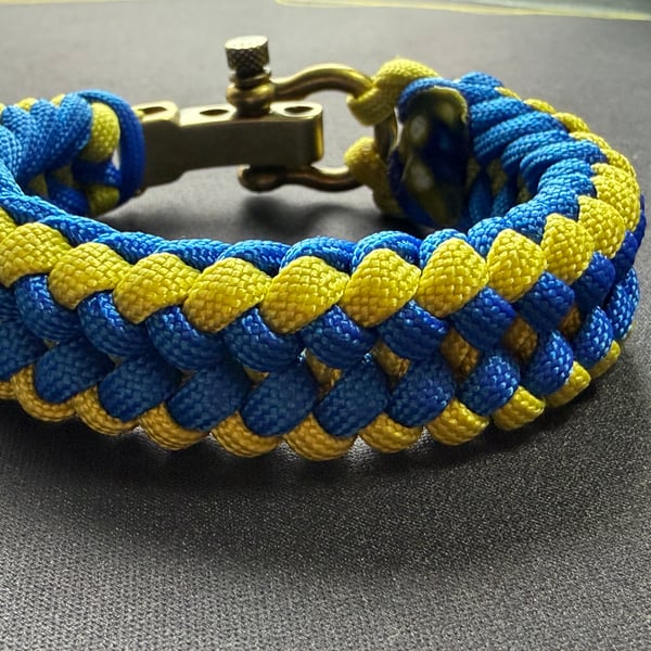 Adjustable paracord 550 survival bracelet to suit wrist size 20cm to 21cm