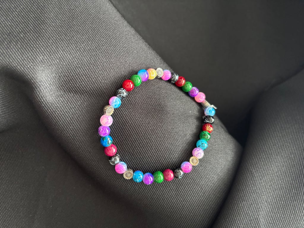 Handmade beadwork bracelet. 16cm. Delicate small beads. 
