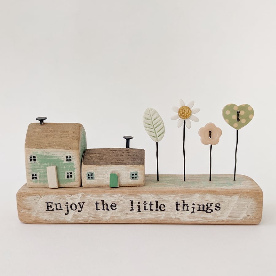 Little Wooden Houses with Clay & Button Garden 'Enjoy the little things'