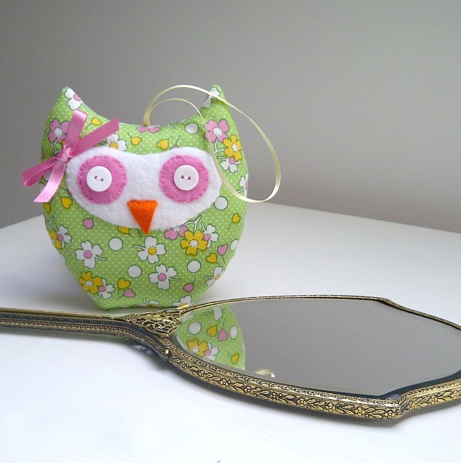 Lavender Filled Owl in Lovely Green Flower 1930's Repro Print Cotton Fabric