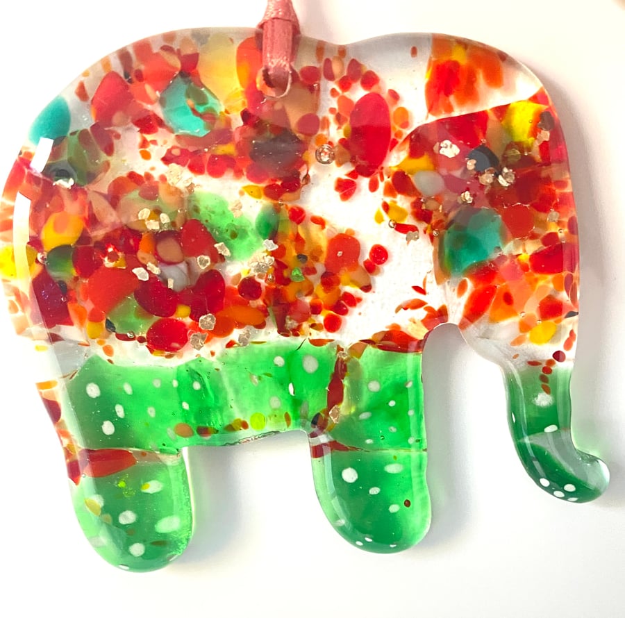 Glass elephant decoration 
