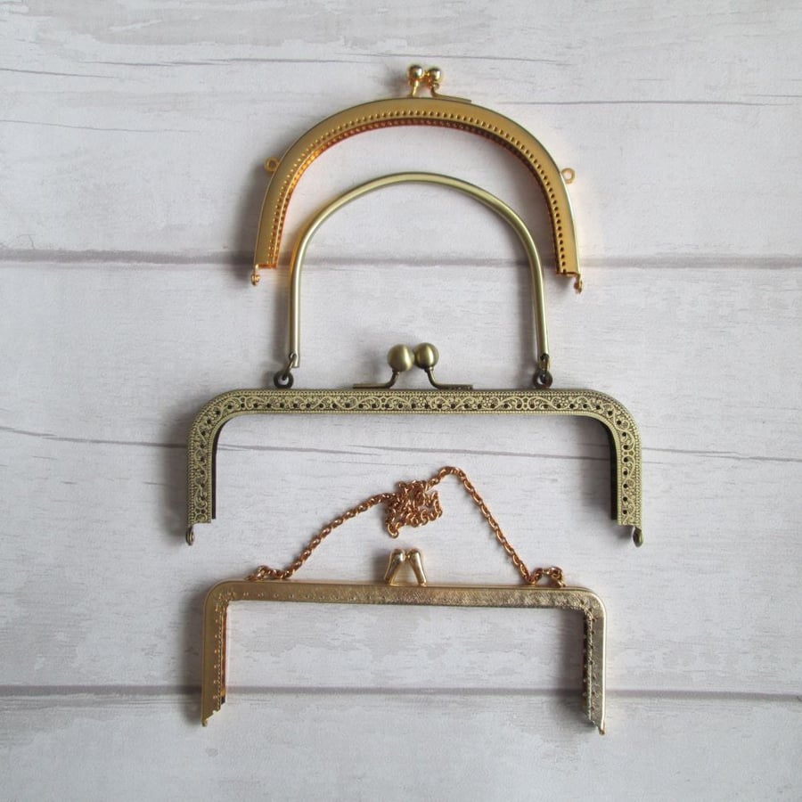 Curved Sew-in Purse Frame (Kiss Lock) Curved Sew-in Purse Frame (Kiss Lock)