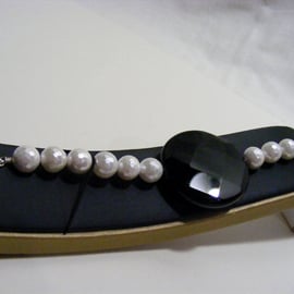 Black Agate and White Shell Pearl Bracelet