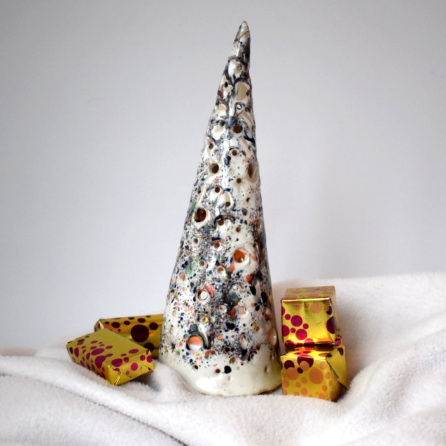 19-320 Ceramic Christmas Tree Tea Light Holder