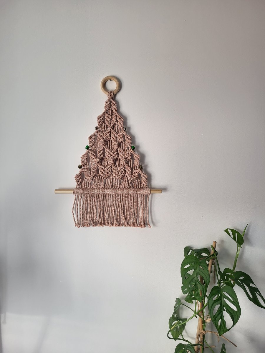 Medium size christmas tree macrame