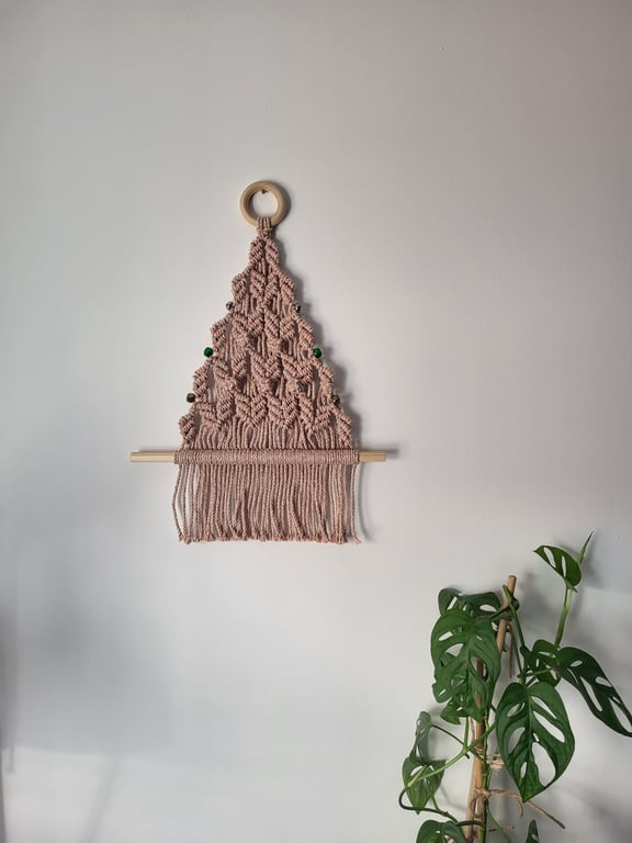 Medium size christmas tree macrame