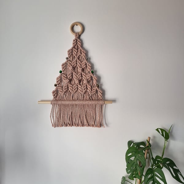 Medium size christmas tree macrame