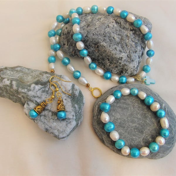 Blue & Cream Freshwater Pearl Jewellery Set With A Mother of Pearl Cross