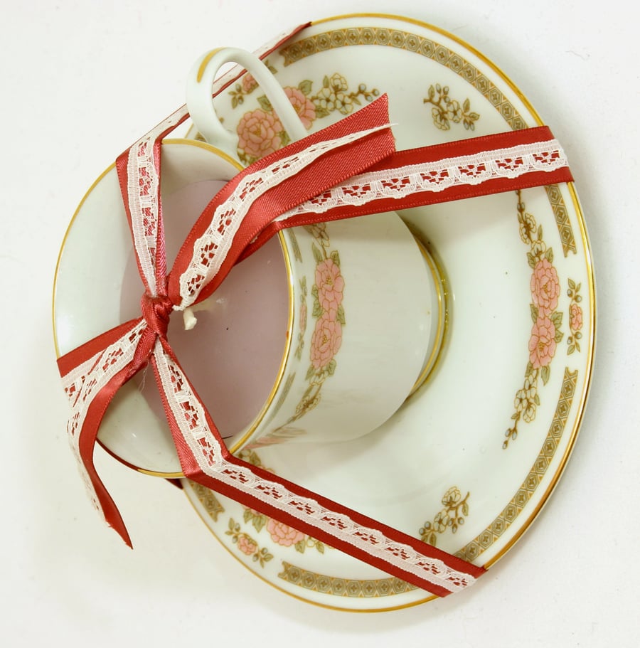 Pretty Vintage Tea Cup Candle - Scented - Teacup - Pink Violets