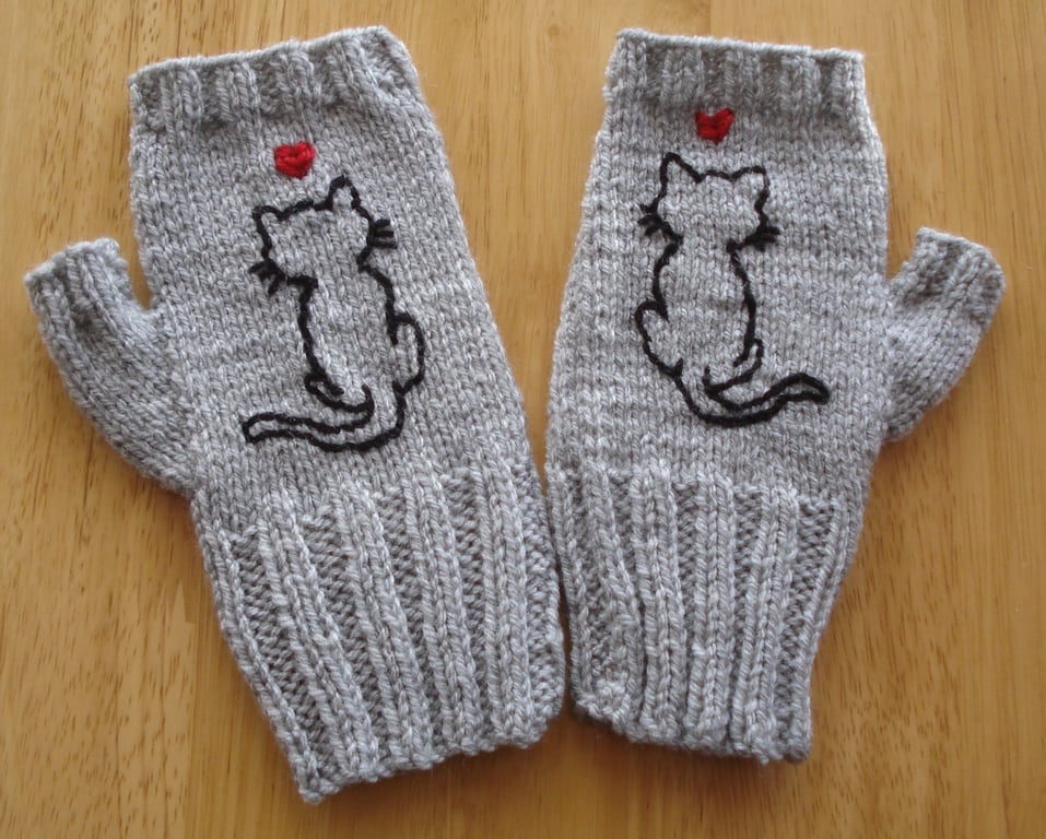 Hand Knitted Silver Grey Gloves Embroidered With A Black Cat (J178)