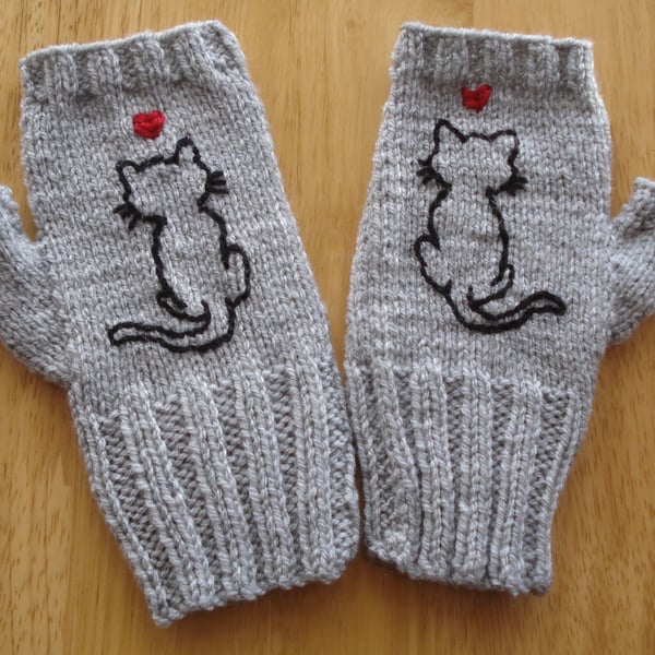 Hand Knitted Silver Grey Gloves Embroidered With A Black Cat (J178)