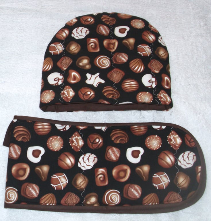 Chocolate and creams Tea Cosy and Ovengloves set 