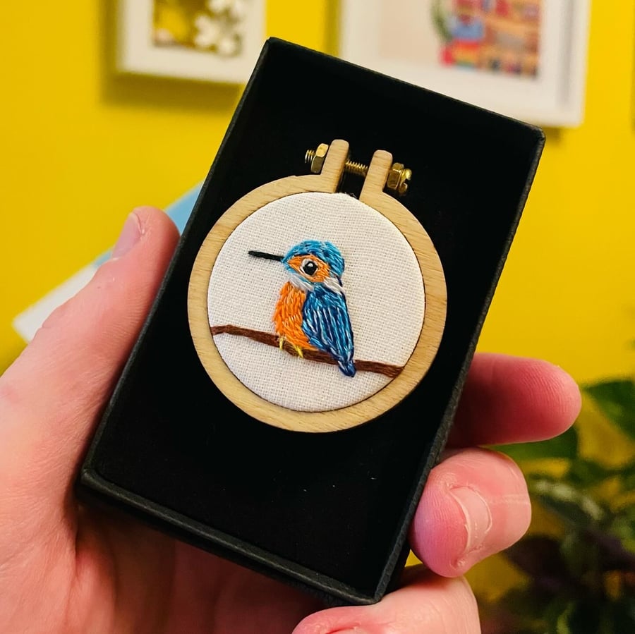 Hand deals embroidered brooches