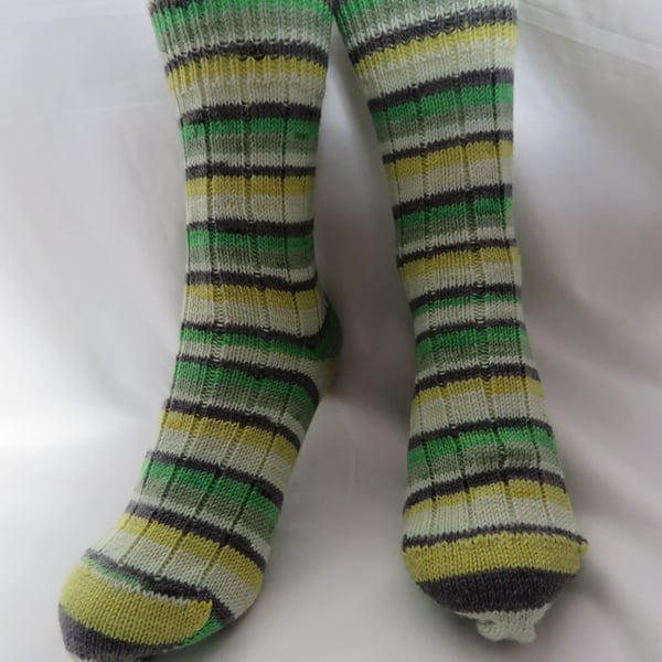 Hand-cranked Knitted Ribbed Wool Socks Size 8 to 9