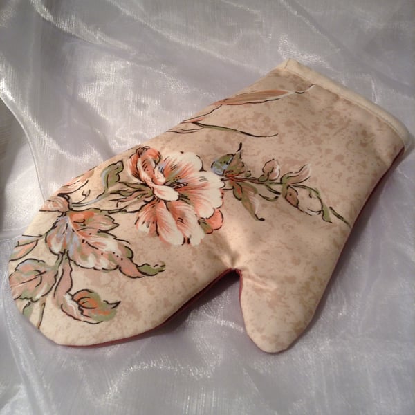 Floral padded oven mitt
