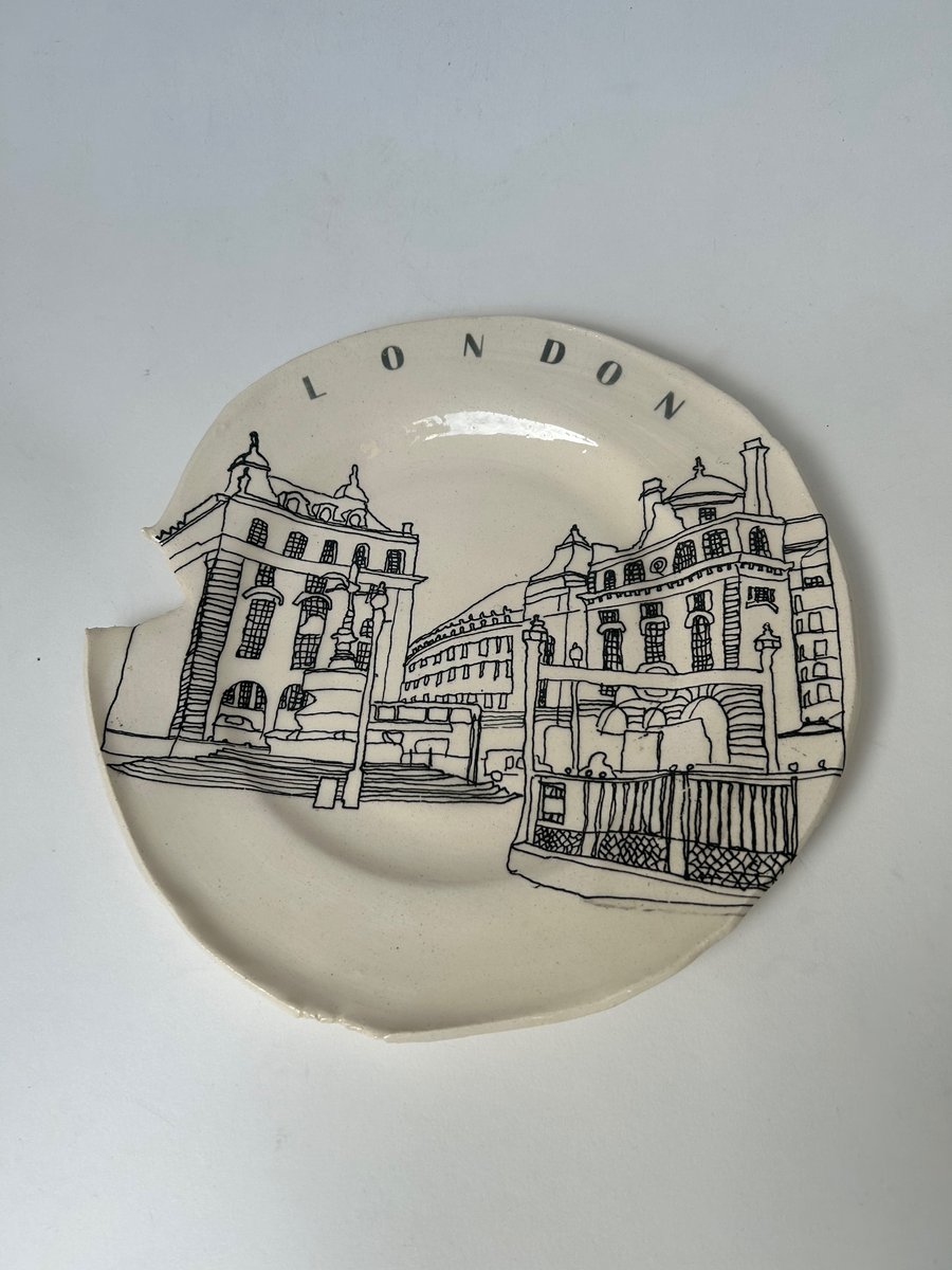 The Trafalgar Square Plate - The London Collection