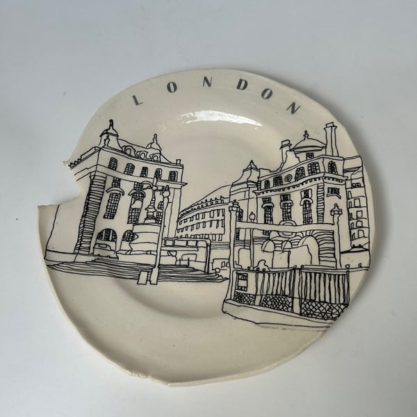 The Trafalgar Square Plate - The London Collection