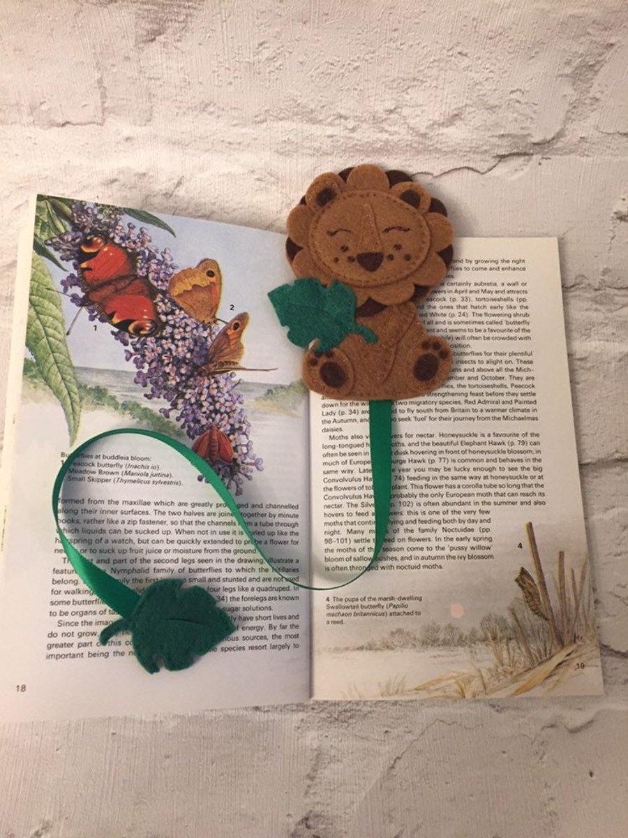 Felt lion bookmark, kids book gift, bookworm gift, childrens book gift,