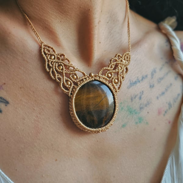 Handmade Macramé Necklace with Tiger Eye Crystal – Adjustable, Beige Cord