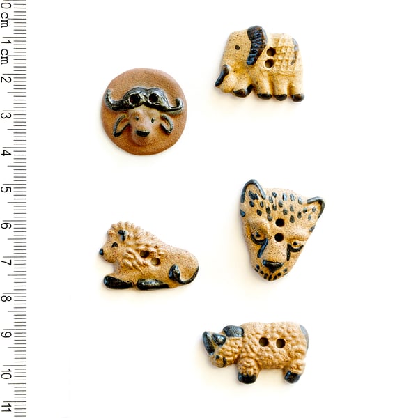 L258 African Animal Buttons