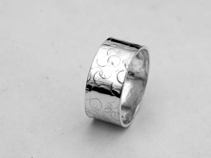 Wide, Hammer-textured Sterling Silver 'Balloons' Ring, size S-T, Unisex